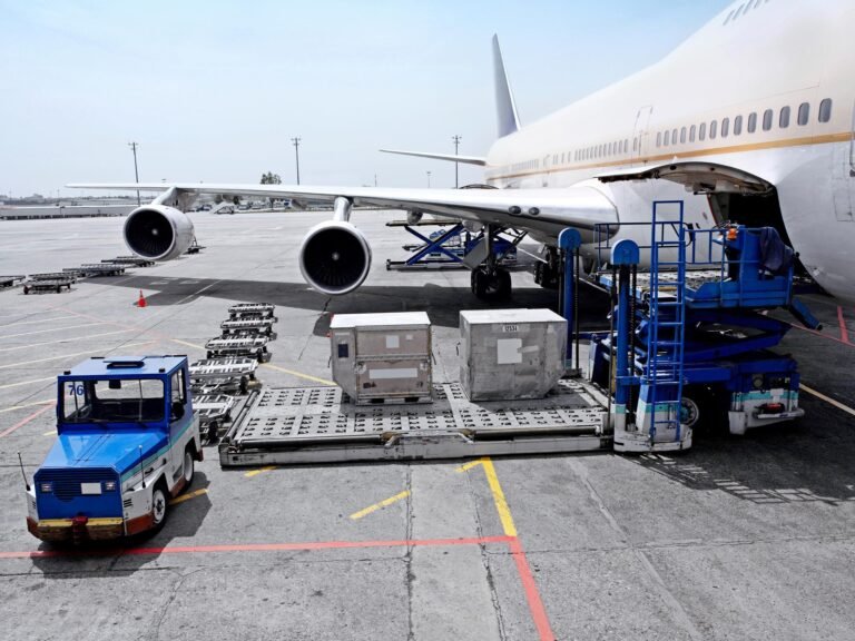 Solusi Logistik yang Andal dan Terintegrasi
